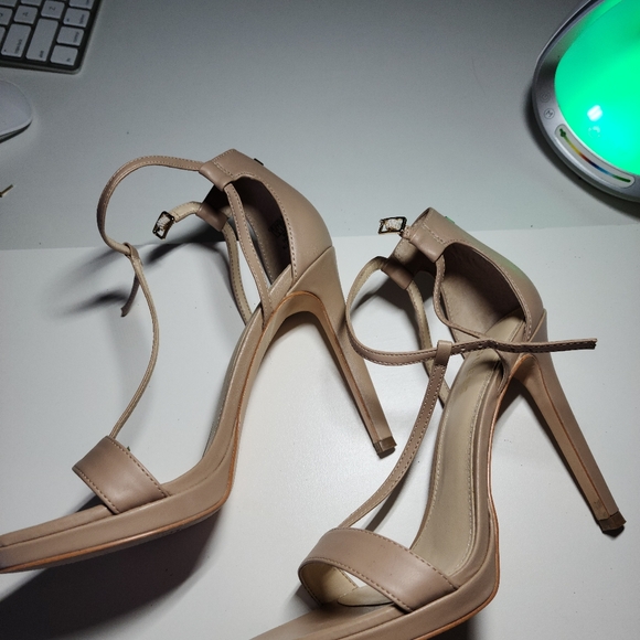 Stilettos worn once for photo shoot. - Picture 2 of 3